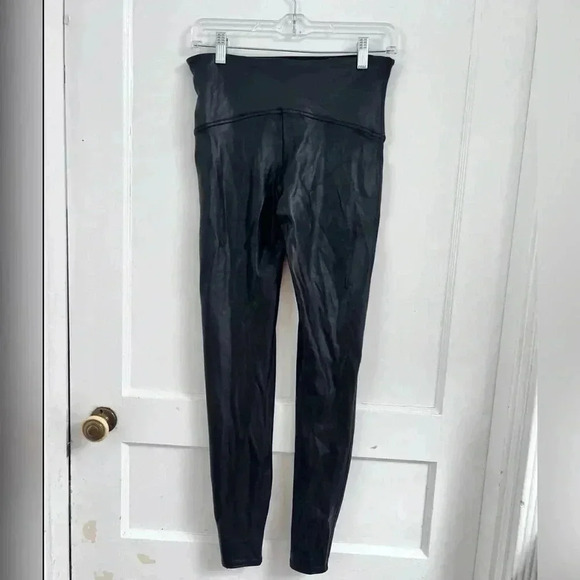 Spanx Faux Leather Leggings Black Compression Flattering Size L - Picture 3 of 3